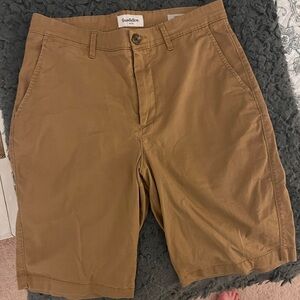 Men’s khaki shorts